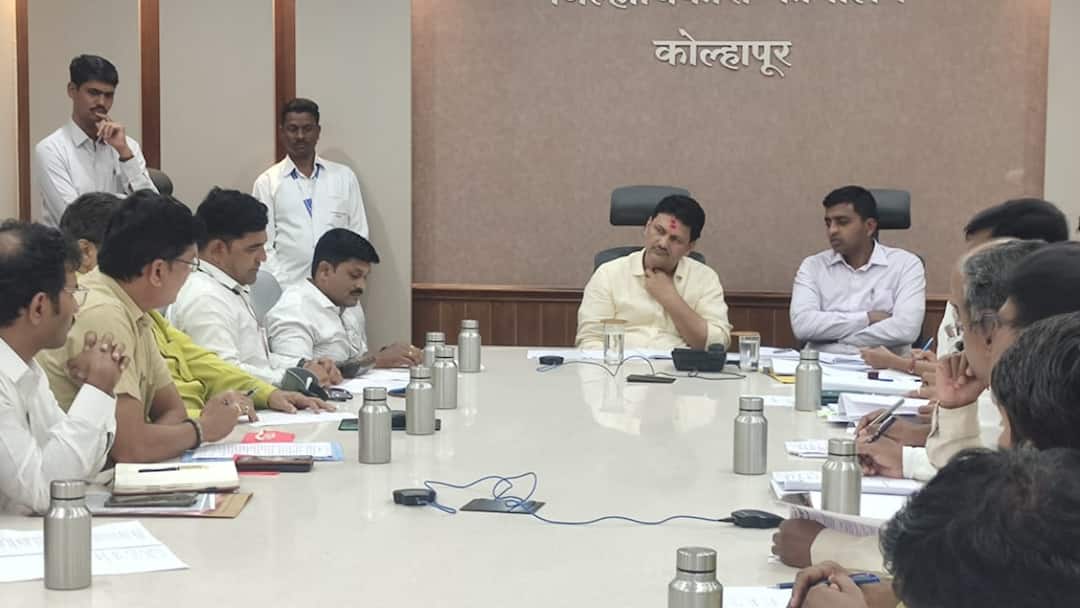 kolhapur prakash abitkar instructions no issue of the disabled should be left unsolved marathi news  Prakash Abitkar : कोल्हापुरातील दिव्यांगांचा एकही प्रश्न शिल्लक ठेवायचा नाही; प्रकाश आबिटकर यांच्या सूचना