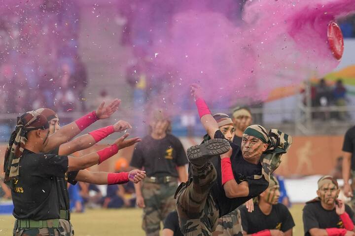 ઇતિહાસ અને માળખું: બ્રિટિશ કાળ દરમિયાન, ગોરખા રેજિમેન્ટની પહેલી બટાલિયન ૧૮૧૫માં રચાઈ હતી, તે સમયે તેનું નામ નાસિરી રેજિમેન્ટ હતું. હાલમાં ભારતીય સેનામાં કુલ ૭ ગોરખા રેજિમેન્ટ છે જેમાં ૩૯ બટાલિયન સામેલ છે.