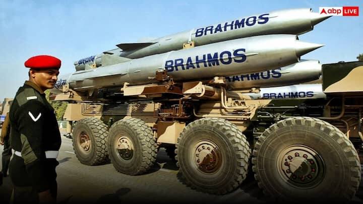 ૨. બ્રહ્મોસ મિસાઇલ: આ સુપરસોનિક ક્રુઝ મિસાઇલ સર્જિકલ સ્ટ્રાઇક માટે શ્રેષ્ઠ માનવામાં આવે છે. ૪૫૦ થી ૮૦૦ કિલોમીટરની રેન્જ ધરાવતી આ મિસાઇલનો ઉપયોગ જમીન, સમુદ્ર અને હવામાંથી કરી શકાય છે. તેની કિંમત ૧૫ થી ૩૦ કરોડ રૂપિયા છે.