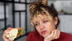 जीभ की सफाई न करना आपके सेहत पर पड़ सकता है भारी,  शरीर पर पड़ता है बुरा असर