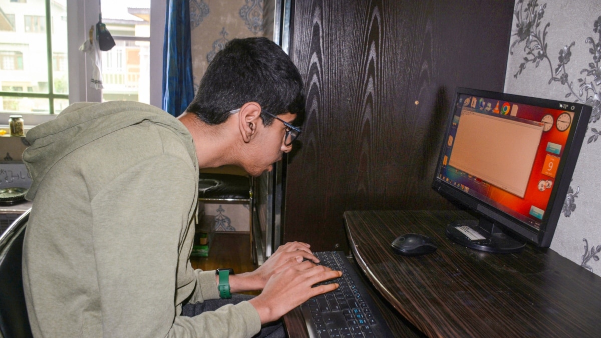 दिल्ली में इन स्कूलों ने ऑनलाइन कक्षाएं शुरू कीं, एहतियातन उठाए ये जरूरी कदम