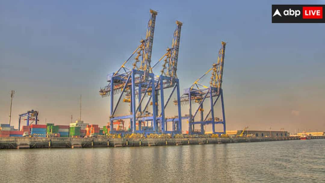 पाकिस्तान की रीढ़ की हड्डी हुई फ्रैक्चर, एक झटके में अरबों रुपये स्वाहा India attack on Karachi Port which is called the backbone of Pakistan caused losses worth billions पाकिस्तान की रीढ़ की हड्डी हुई फ्रैक्चर, एक झटके में अरबों रुपये स्वाहा