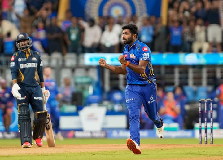 जोश हेजलवुड और ट्रेंट बोल्ट भी 18-18 विकेट के साथ पर्पल कैप की रेस में बने हुए हैं. वहीं बात करें जसप्रीत बुमराह की तो वो पर्पल कैप की रेस में बहुत पीछे हैं. उन्होंने 8 मैचों में 16.46 की औसत और 6.68 की इकॉनमी रेट से 13 विकेट लिए हैं. वो इस लिस्ट में 16वें स्थान पर हैं.