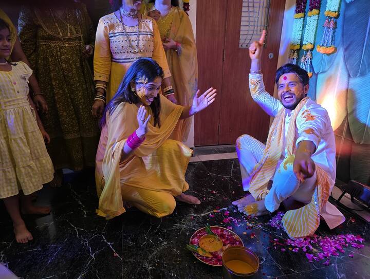 कलर्स मराठी (Colors Marathi) वाहिनीवरील अबीर गुलाल या मालिकेतून अभिनेता अक्षय केळकर (Akshay Kelkar) नुकताच प्रेक्षकांच्या भेटीला आला होता.