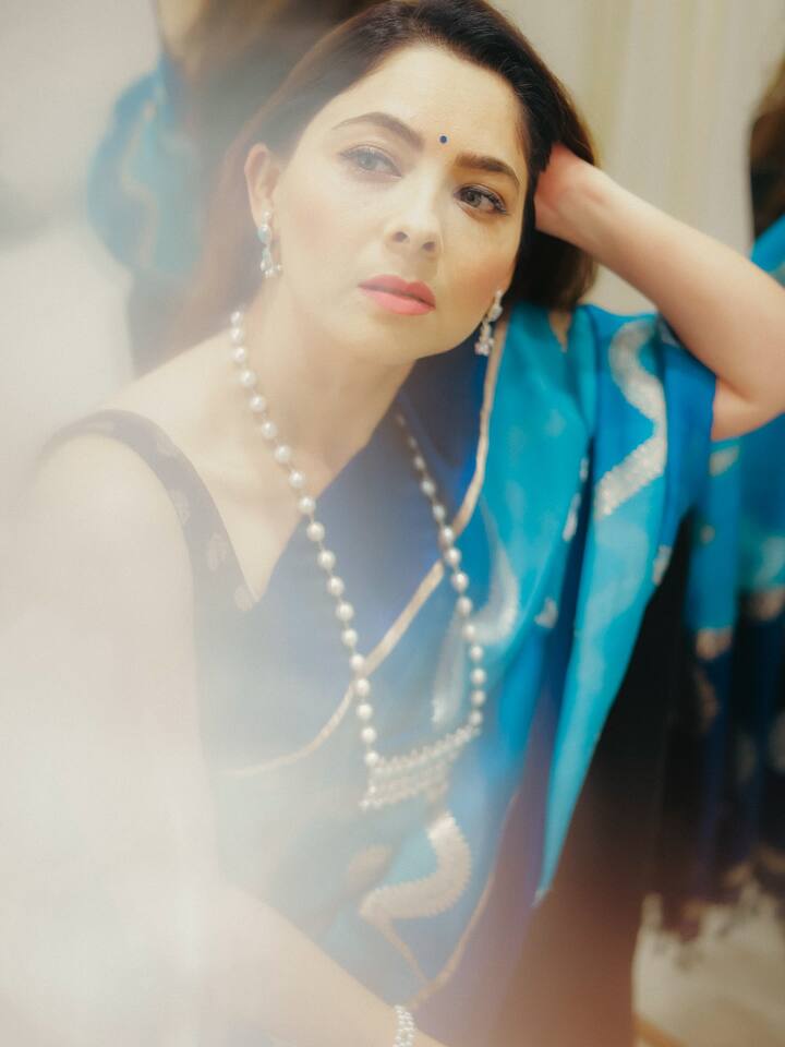 मराठी चित्रपटसृष्टीतील अप्सरा अर्थात अभिनेत्री सोनाली कुलकर्णी हिच्या घायाळ अदांवर चाहते फिदा झाले आहेत.