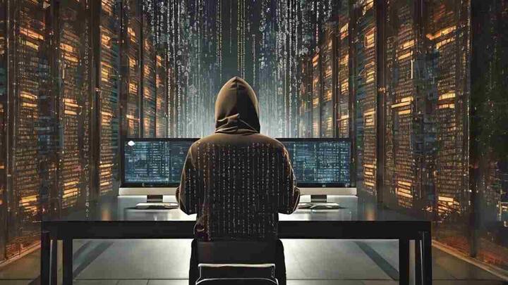 Cyber Fraud: आज के डिजिटल युग में जहां तकनीक ने जीवन आसान किया है, वहीं धोखेबाजों ने इसे ठगी का नया हथियार बना लिया है.