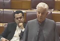 ਅਸੀਂ ਭਾਰਤੀ ਡਰੋਨਾਂ ਨੂੰ ਤਾਂ ਨਹੀਂ ਰੋਕਿਆ ਕਿਉਂਕਿ.....!ਪਾਕਿਸਤਾਨ ਦੇ ਰੱਖਿਆ ਮੰਤਰੀ ਨੇ ਸੰਸਦ 'ਚ ਅਜੀਬ ਤਰਕ, ਹਰ ਪਾਸੇ ਉੱਡ ਰਿਹਾ ਮਜ਼ਾਕ, ਦੇਖੋ ਵੀਡੀਓ