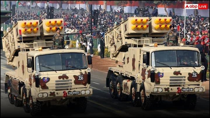 ૧૦. પિનાકા રોકેટ લોન્ચર: આ ભારતમાં બનેલું મલ્ટી બેરલ રોકેટ લોન્ચર છે, જે મોટા વિસ્તારમાં એકસાથે વિનાશ લાવી શકે છે. આ રોકેટ લોન્ચરની રેન્જ આશરે ૯૦ કિલોમીટર છે અને લોન્ચ થયા પછી તરત જ તેનું સ્થાન બદલી નાખે છે. ત્રણ વેરિઅન્ટ્સ ધરાવતું આ લોન્ચર ૪૪ સેકન્ડમાં ૧૨ રોકેટ ફાયર કરી શકે છે.