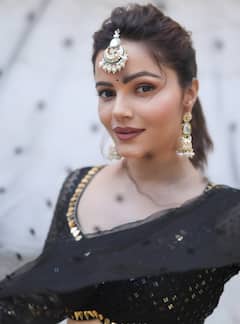 माथे पर टीका, कानों में झुमके और सितारों से सजे ब्लैक लहंगे में रुबीना दिलैक ने ढाया कहर, एक-एक तस्वीर पर फिदा हो रहे फैंस, बोले- 'क्वीन'