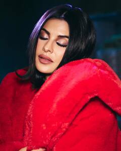 Jacqueline Fernandez PHOTO: રેડ આઉટફીટમાં જેકલીન ફર્નાન્ડીઝે બતાવી કાતિલ અદા