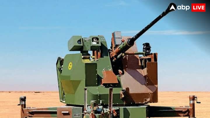 L-70 एंटी-एयरक्राफ्ट गन- L-70 एक स्वीडेन में निर्मित 40 मिमी की एंटी एयरक्राफ्ट गन है, जिसे भारत ने अपग्रेड किया है. यह एंटी एयरक्राफ्ट गन भारतीय सेना और वायुसेना की निम्न ऊंचाई वाली डिफेंस सिस्टम का हिस्सा है. इसकी रेंज 4 किलोमीटर तक की है. ये गन किसी भी ड्रोन, हेलीकॉप्टर और निम्न उड़ान वाले विमान को आसानी से निशाना बना सकती है. यह रडार-बेस्ड फायर कंट्रोल सिस्टम से लैस है. जिसने पंजाब और जम्मू-कश्मीर के कई इलाकों में पाकिस्तानी ड्रोन्स को सटीकता के साथ हवा में भी तबाह कर दिया.