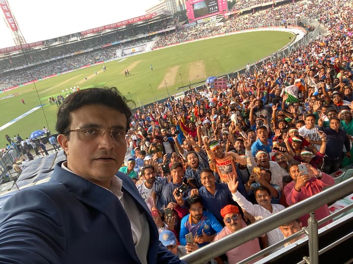इंडिया टुडे की खबर के मुताबिक गांगुली ने कहा कि ‘मैंने आज देखा कि आईपीएल सात दिनों के लिए रद्द कर दिया गया है. बीसीसीआई इसे पूरा करेगा. बीसीसीआई सक्षम है. कोविड के दौरान, यह एक और इमरजेंसी थी. मुझे यकीन है कि बीसीसीआई इसे पूरा करेगा.