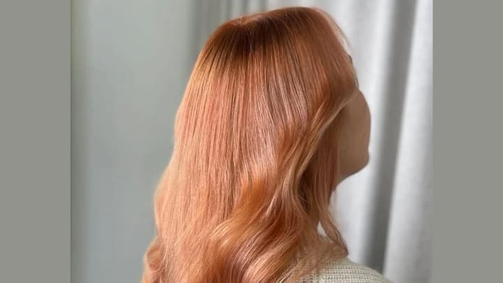 Peachy Pink: This trendy pastel shade brings fun, freshness, and personality. It’s great for adventurous moms ready to try something playful yet wearable. (Image Source: Pinterest/ floeyeliner)