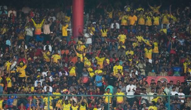 ਫ੍ਰੈਂਚਾਇਜ਼ੀ ਵਿਦੇਸ਼ੀ ਖਿਡਾਰੀਆਂ ਨੂੰ ਸਥਿਤੀ ਬਾਰੇ ਵੀ ਜਾਣਕਾਰੀ ਦੇ ਰਹੀ ਹੈ। ਉਨ੍ਹਾਂ ਨੂੰ ਇਹ ਵੀ ਭਰੋਸਾ ਦਿੱਤਾ ਗਿਆ ਕਿ ਉਨ੍ਹਾਂ ਨੂੰ ਵਾਪਸ ਭੇਜਣ ਦੇ ਪ੍ਰਬੰਧ ਕੀਤੇ ਜਾ ਰਹੇ ਹਨ। ਆਈਪੀਐਲ 2025 ਵਿੱਚ 57 ਮੈਚ ਸਫਲਤਾਪੂਰਵਕ ਖੇਡੇ ਗਏ ਸਨ, ਜਦੋਂ ਕਿ 8 ਮਈ ਨੂੰ ਧਰਮਸ਼ਾਲਾ ਵਿੱਚ ਖੇਡਿਆ ਗਿਆ 58ਵਾਂ ਮੈਚ (ਪੀਬੀਕੇਐਸ ਬਨਾਮ ਡੀਸੀ) ਸੁਰੱਖਿਆ ਕਾਰਨਾਂ ਕਰਕੇ ਵਿਚਕਾਰ ਹੀ ਰੋਕ ਦਿੱਤਾ ਗਿਆ ਸੀ। ਪਾਕਿਸਤਾਨ ਨੇ ਜੰਮੂ ਸਮੇਤ ਕਈ ਥਾਵਾਂ 'ਤੇ ਡਰੋਨ ਹਮਲੇ ਕੀਤੇ, ਜਿਨ੍ਹਾਂ ਨੂੰ ਭਾਰਤੀ ਫੌਜ ਨੇ ਗੋਲੀ ਮਾਰ ਦਿੱਤੀ। ਪਰ ਸਾਵਧਾਨੀ ਵਜੋਂ, ਧਰਮਸ਼ਾਲਾ ਵਿੱਚ ਖੇਡਿਆ ਜਾ ਰਿਹਾ ਮੈਚ ਰੋਕ ਦਿੱਤਾ ਗਿਆ ਅਤੇ ਖਿਡਾਰੀਆਂ ਨੂੰ ਹੋਟਲ ਵਾਪਸ ਭੇਜ ਦਿੱਤਾ ਗਿਆ।