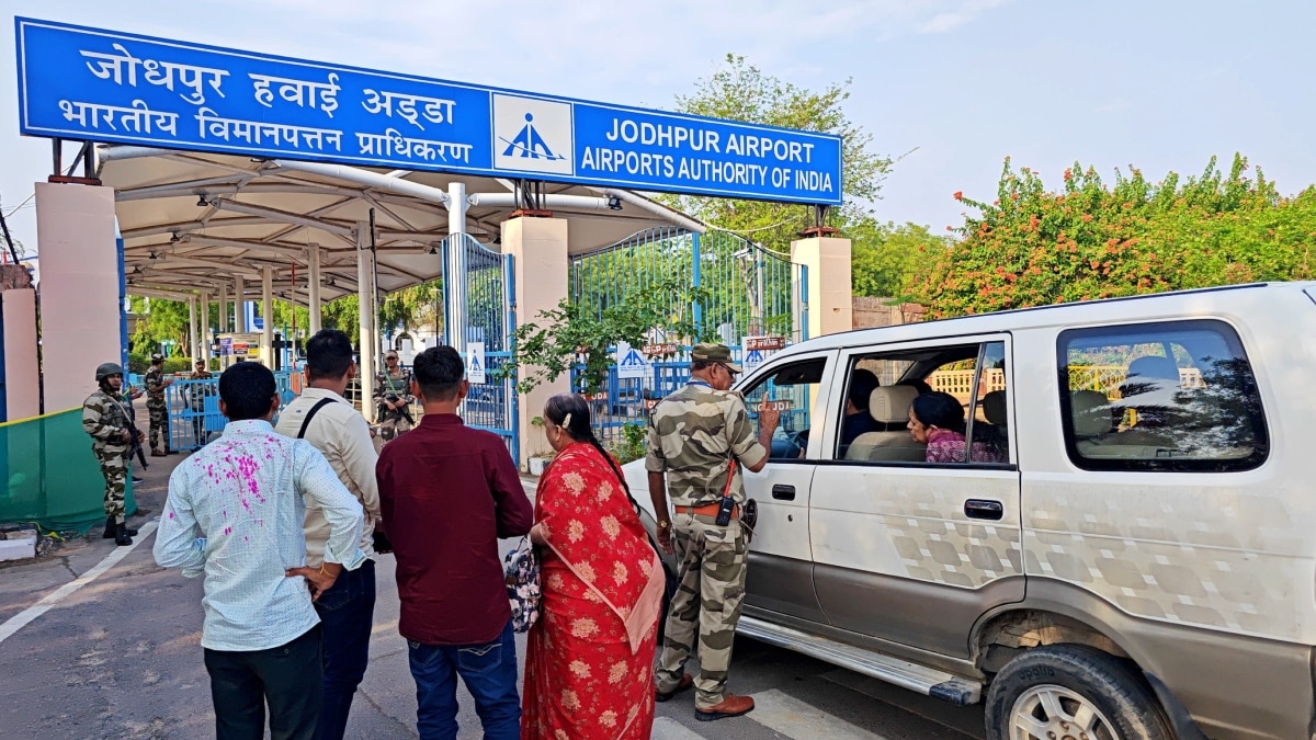 सीमा पर तनाव के बीच राजस्थान में अलर्ट, जोधपुर में 14 मई तक फ्लाइट्स बंद, जैसलमेर में 60 KM पहले गाड़ियों की एंट्री बंद