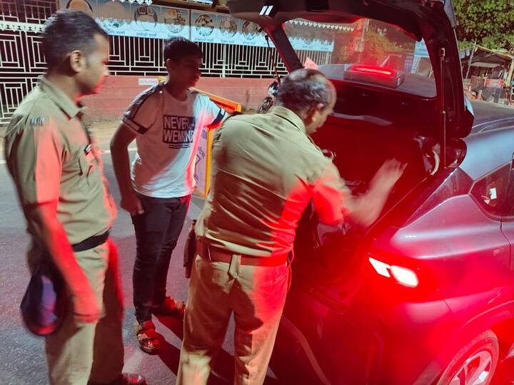 किनारपट्टी भागात गस्त वाढवण्यात आली आहे. रात्री पोलिसांकडून तपासणी करण्यात आली, तर अचानक नाकाबंदी देखील करण्यात आली होती.