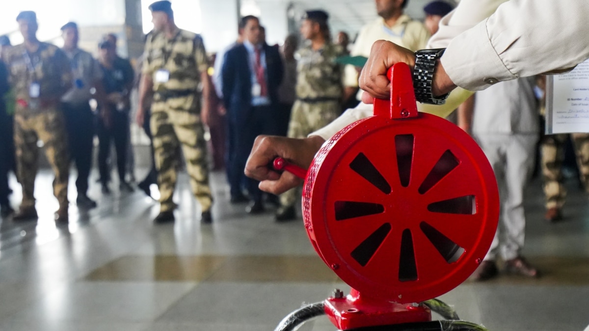 Delhi Alert: भारत-पाक तनाव के बीच 3 बजे ITO के PWD की इमारत पर बजेगा सायरन, घबराने की जरूरत नहीं