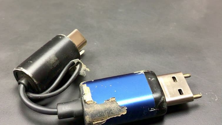 Charging phone with cut wire can be danger signal know these things before using it कटी हुई तार से फोन चार्ज करना बन सकता है खतरे की घंटी, इस्तेमाल करने से पहले जान लें ये बातें