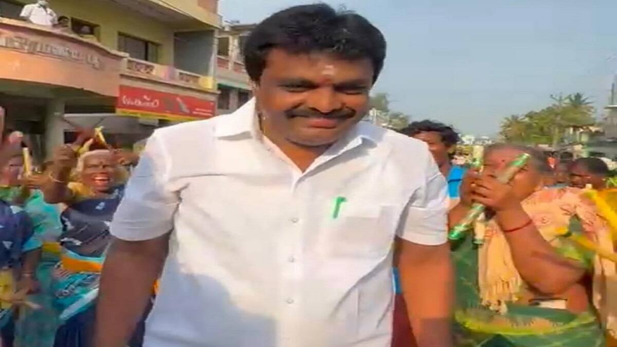 துல்லியமான ஸ்டெப்ஸ் போட்டு கோலாட்டம் ஆடிய மேயர்: அவரு எங்க வீட்டு பிள்ளைங்க என மக்கள் பெருமிதம்