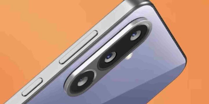 Samsung Galaxy F56 5G के 8GB रैम और 128GB स्टोरेज वेरिएंट की कीमत 25,999 रुपये है जबकि 256GB स्टोरेज वाला वेरिएंट 28,999 रुपये में मिलता है. दूसरी ओर, CMF Phone 2 Pro अधिक किफायती है. इसका 8GB+128GB वर्जन सिर्फ 18,999 रुपये में और 256GB वर्जन 20,999 रुपये में आता है.