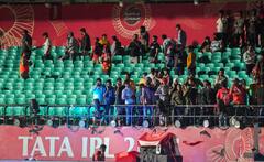 पाकिस्तान के ड्रोन अटैक के बीच रोका गया IPL मैच, क्या ऐसे में टिकट का पैसा रिफंड मांग सकते हैं आप?