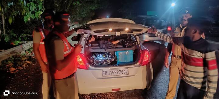 सिंधुदुर्ग पोलीस दलाच्या वतीने सागरी सुरक्षादल वाढ केली असून अतिरिक्त पोलीस देखील तैनात करण्यात आले.