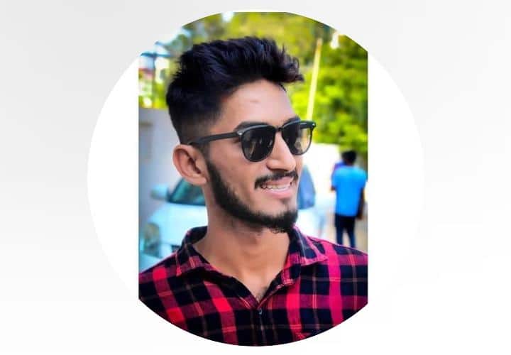 వీరజవాన్ మురళి నాయక్ కుటుంబాన్ని ఫోన్లో పరామర్శించారు ముఖ్యమంత్రి చంద్రబాబు. ఆ కుటుంబ సభ్యులను కలసి ధైర్యం చెప్పిన మంత్రి సవిత ఆ కుటుంబానికి 5 లక్షలు ఆర్థికసహాయం ప్రకటించారు