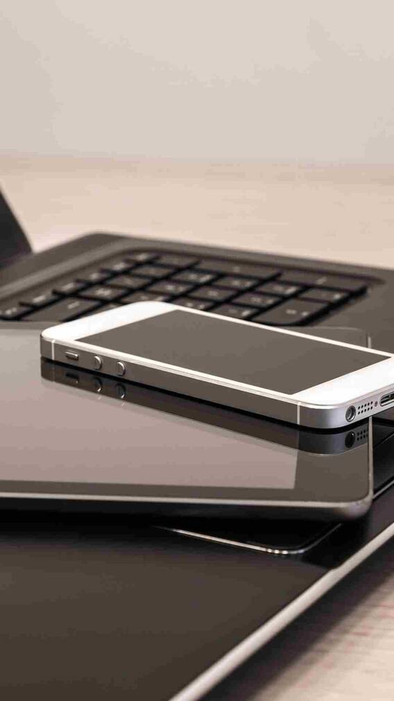 India-Pakistan: ब्लैकआउट के समय आपके काम आएंगे ये 5 गैजेट्स!