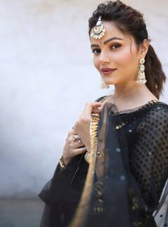 माथे पर टीका, कानों में झुमके और सितारों से सजे ब्लैक लहंगे में रुबीना दिलैक ने ढाया कहर, एक-एक तस्वीर पर फिदा हो रहे फैंस, बोले- 'क्वीन'