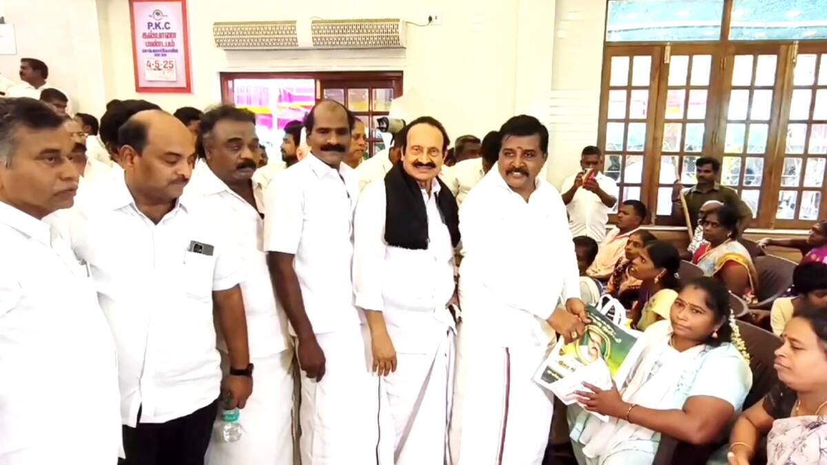 தந்தையின் 2 -ஆம் ஆண்டு நினைவு தினத்தில் மகன்கள் செய்த மகத்தான காரியம்..! என்ன தெரியுமா?