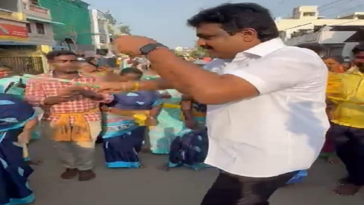 துல்லியமான ஸ்டெப்ஸ் போட்டு கோலாட்டம் ஆடிய மேயர்: அவரு எங்க வீட்டு பிள்ளைங்க என மக்கள் பெருமிதம்