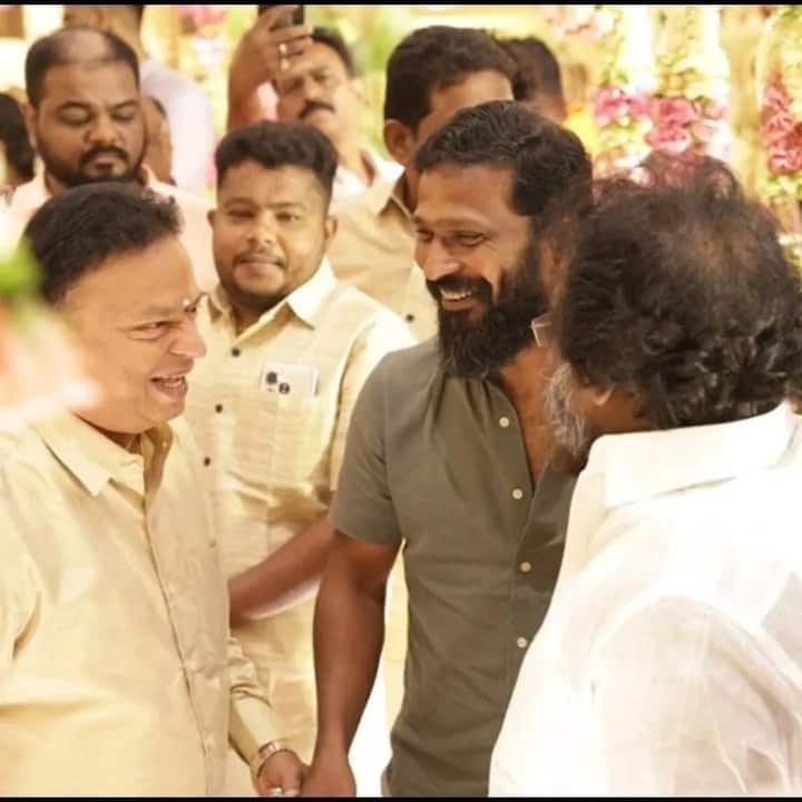 அங்கு திருமண வரவேற்பு நிகழ்ச்சி நடைபெற்ற நிலையில், அதே பகுதியில் உள்ள ஆர்கே மஹாலில் இன்று திருமணம் நடந்துள்ளது.