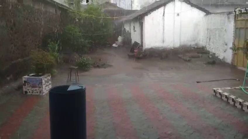 unseasonal rain amreli savarkundla lathi dhari heavy damage to summer crops 2025 ભરઉનાળે અમરેલી જિલ્લામાં વરસાદની ધમધોકાર બેટિંગઃ સાવરકુંડલા, લાઠી, ધારી પંથકમાં વરસાદ તૂટી પડ્યો, ખેડૂતોને નુકસાનની ભીતિ