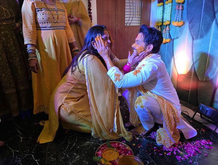 अक्षय हा बिग बॉस मराठीमुळेही बराच चर्चेत राहिला होता. पण सध्या तो त्याच्या वैयक्तिक आयुष्यामुळे चर्चेत आलाय.