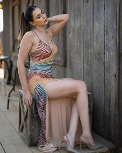 एक्ट्रेस ने बॉयफ्रेंड को पकड़ा था रंगेहाथ, वॉशरूम के बाहर दूसरी औरत के लिए कर रहा था ये काम