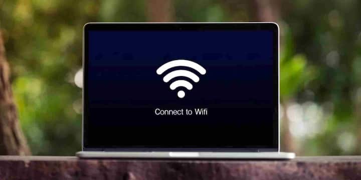 कई बार आस-पास के WiFi नेटवर्क्स के कारण इंटरफेरेंस होता है जिससे स्पीड धीमी हो जाती है. इसके लिए राउटर के चैनल को बदलना एक अच्छा विकल्प हो सकता है. आप राउटर की सेटिंग में जाकर ऑटो या किसी कम भीड़ वाले चैनल को चुन सकते हैं.