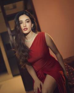 Aditi Budhathoki Photo: રેડ ફેન્સી આફટફીટમાં ગોર્જિયસ લાગી નેપાળી સુંદરી