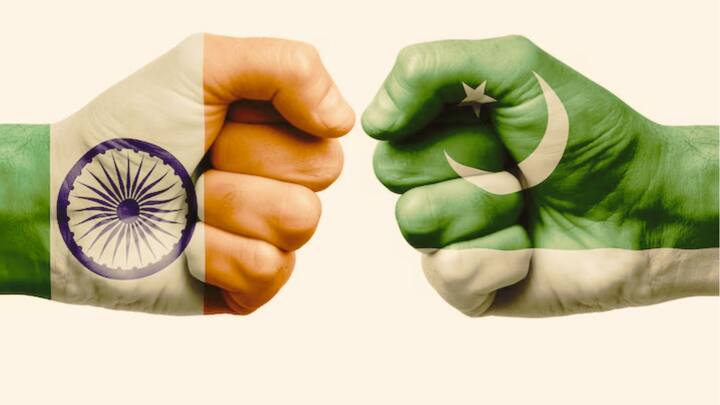 কিন্তু দুই পরমাণু শক্তিধর রাষ্ট্রের মধ্যে এহেন সংঘাতে তটস্থ আন্তর্জাতিক মহল। ড্রোন, ক্ষেপণাস্ত্র, গোলাগুলি থেকে সংঘাত এই বুঝি যুদ্ধে পরিণত হল, উদ্বেগ সকলের। কিন্তু পরমাণু শক্তিধর ভারত এবং পাকিস্তান, পরমাণু শক্তির নিরিখে কে, কাকে টেক্কে দিচ্ছে দেখে নেওয়া যাক একঝলকে।