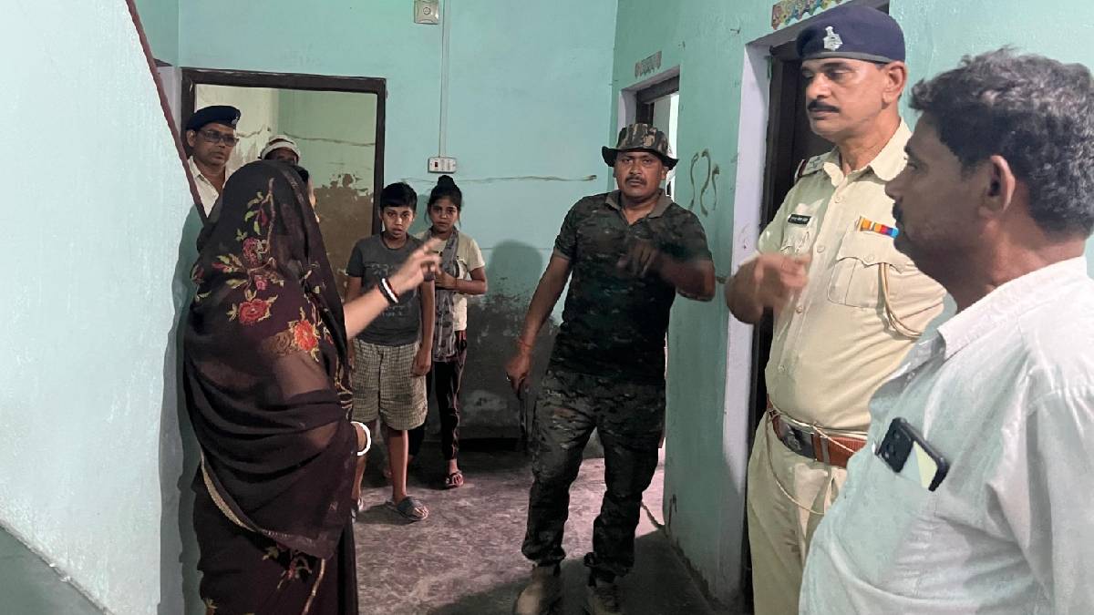 गोपालगंज में युवक के आपत्तिजनक पोस्ट के कारण घर पर आई आफत, परिवार को बेरहमा से मारा, लूटपाट भी की