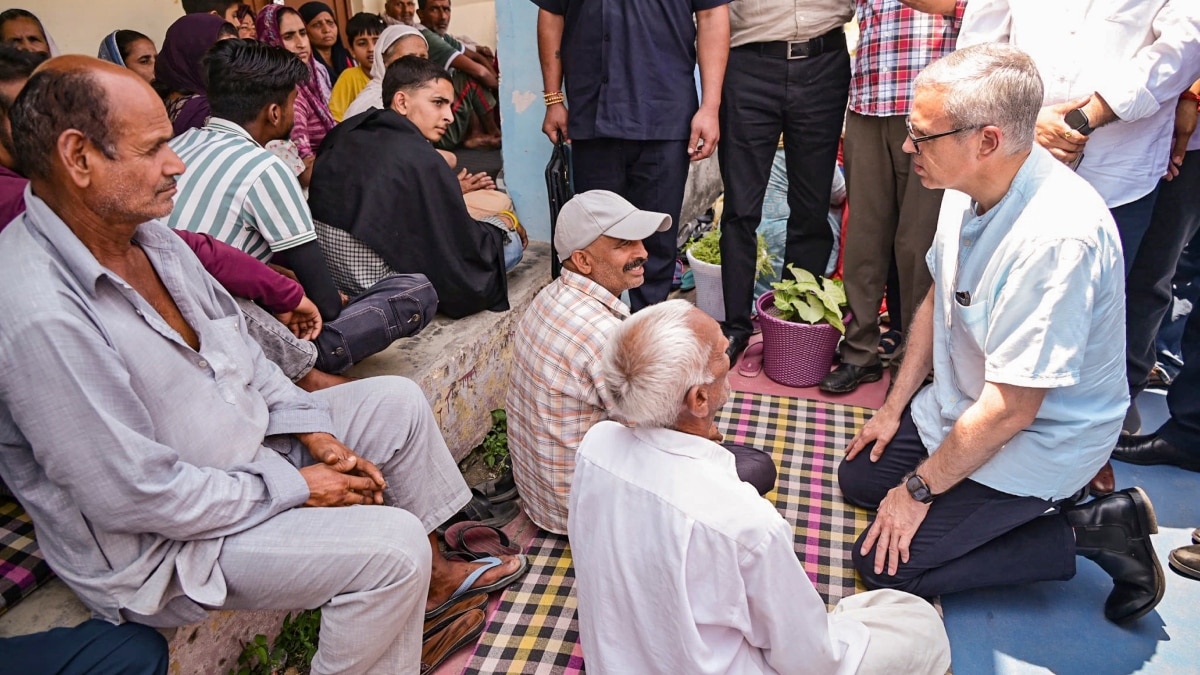 जम्मू के 5 जिलों से हजारों लोगों को किया गया शिफ्ट, CM उमर अब्दुल्ला ने निवासियों को दी सख्त सलाह