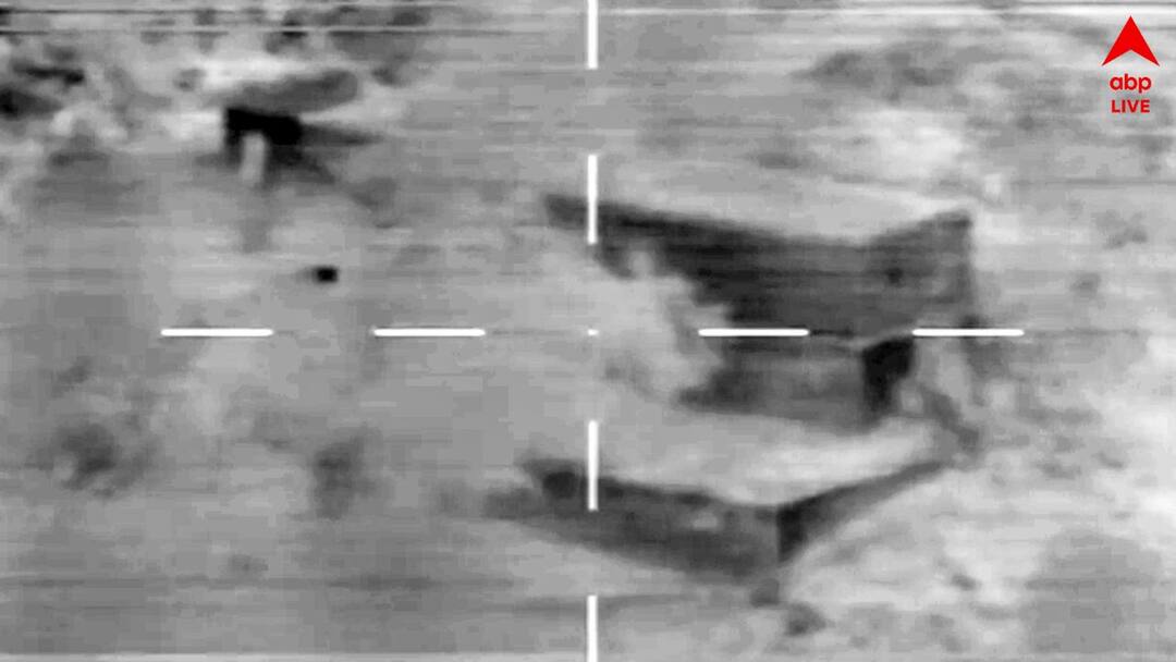 রাত হতেই শ্রীনগর বিমানবন্দরের আকাশে পাকিস্তানি ড্রোন, গুলি করে মাটিতে নামাল সেনা রাত হতেই শ্রীনগর বিমানবন্দরের আকাশে পাকিস্তানি ড্রোন, গুলি করে মাটিতে নামাল সেনা