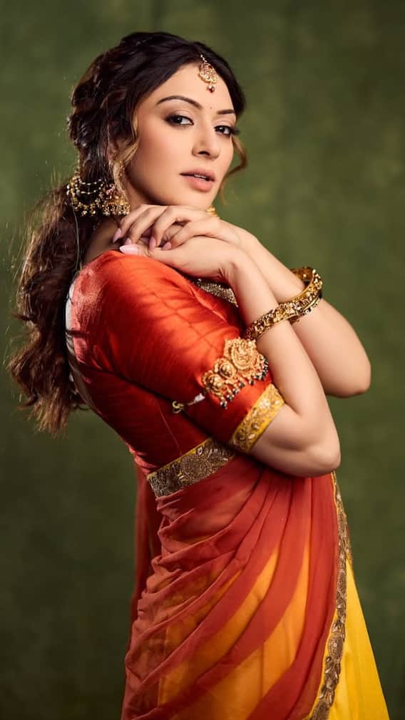 पार्टी में लगना है स्टाइलिश तो हंसिका मोटवानी के ट्रेंडी आउटफिट्स से लें इंस्पिरेशन