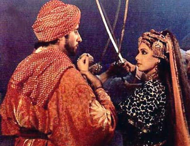 बता दें खुदा गवाह की शूटिंग काबूल और मजार-शरीफ में हुई थी. वहां अमिताभ की सुरक्षा के लिए कड़े बंदोबस्त किए गए थे.
