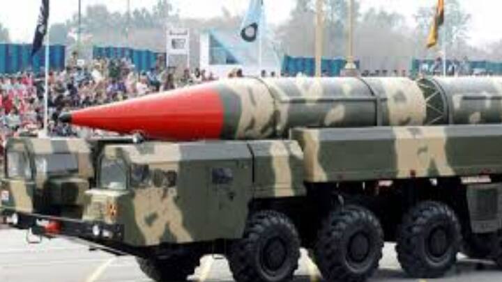 অবসরপ্রাপ্ত লেফটেন্যান্ট জেনারেল খালিদ জানান, ১) পাকিস্তানের ভূখণ্ডের বড় অংশ যদি হাতছাড়া হয়, সেক্ষেত্রে পরমাণু অস্ত্র প্রয়োগ করতে পারে তারা। কাশ্মীর নিই যে দীর্ঘ সংঘাত, দুই দেশের মধ্যে, সেই নিয়েই এমন সিদ্ধান্ত বলে ধরা হয়। ২) শত্রুপক্ষ যদি তাদের সেনা, বায়ুসেনার বড় ক্ষতি করে, সেক্ষেত্রে প্রয়োগ করা হতে পারে পরমাণু অস্ত্র। ৩) আগ্রাসী শক্তি যদি এমন কিছু করে, যাতে পাকিস্তানের অর্থনীতির ক্ষতি হয়। ৪) রাজনৈতিক ভাবে পাকিস্তানকে অস্থির করে তুললে, দেশের অভ্য়ন্তরীণ সম্প্রীতি নষ্ট করলে।