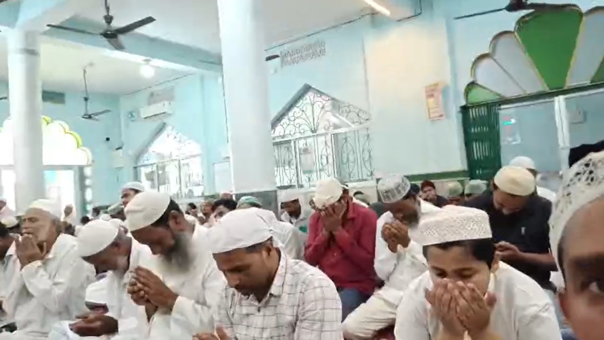 मुस्लिम बाहुल्य इस जिले में जवानों की सलामती के लिए दुआ, भारत की कार्रवाई का किया खुला समर्थन