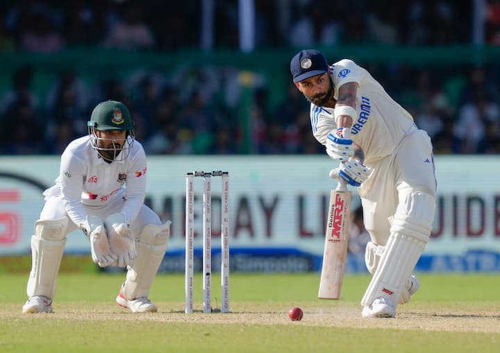 रोहित शर्मा के बाद विराट कोहली भी टेस्ट क्रिकेट से संन्यास ले सकते हैं. रिपोर्ट्स के मुताबिक उन्होंने टेस्ट रिटायरमेंट को लेकर बीसीसीआई को इंफॉर्म कर दिया है. ऐसे में अगर कोहली टेस्ट से संन्यास ले लेते हैं तो, उनकी जगह नंबर चार पर श्रेयस अय्यर टीम में वापसी कर सकते हैं.