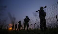 Pakistan Violates Ceasefire : युद्धबंदीच्या 4 तासांनंतर LOCवर गोळीबार; श्रीनगरमध्ये मोठे स्फोट, पाकिस्तानचे ड्रोन दिसले अन् भारताने जे काय केलं ते...