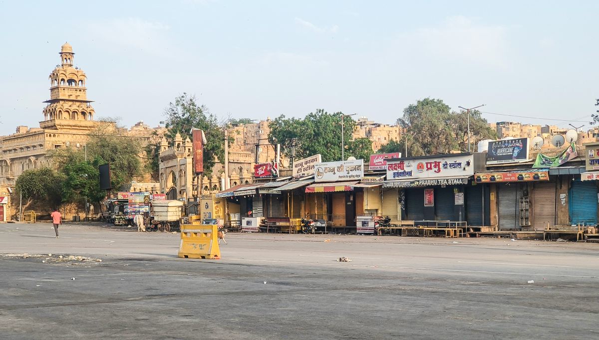 भारत-पाकिस्तान तनाव के बीच जैसलमेर में पूर्ण बंदी, इन काम पर लगी पाबंदी, जोधपुर में बजे सायरन