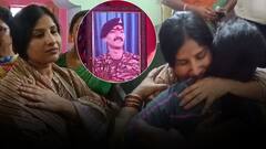 Singer Mangli Emotional Murali naik Parents | మురళీనాయక్ కుటుంబసభ్యులకు మంగ్లీ పరామర్శ | ABP Desam
