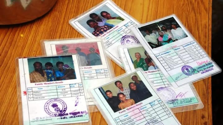 या फिर आप अपने राज्य की खाद्य आपूर्ति विभाग की आधिकारिक वेबसाइट पर जाकर ऑनलाइन भी इसके लिए आवेदन दे सकते हैं. दोनों ही जगह पर आपको पहचान पत्रों के साथ को जरूर दस्तावेज जमा करने होंगे. तभी आपका राशन कार्ड बन पाएगा.